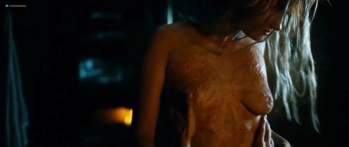 Jessica Rothe Topless.