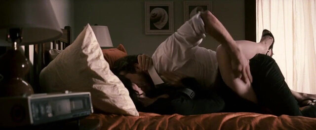 Carrie-Anne Moss sexy - Fireflies in the Garden (2008)