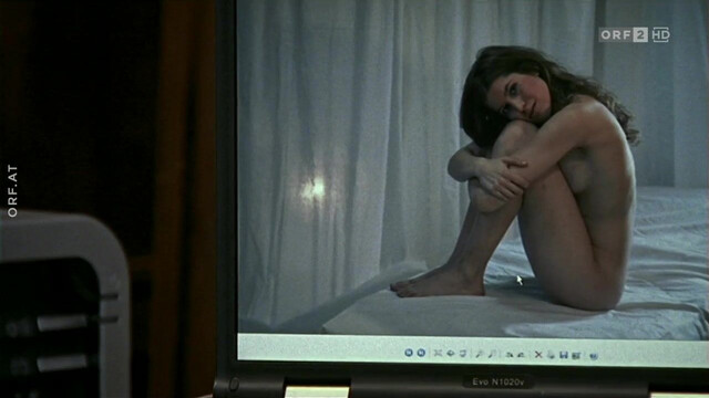 Nora Heschl nude - Oben ohne s01e04 (2007)