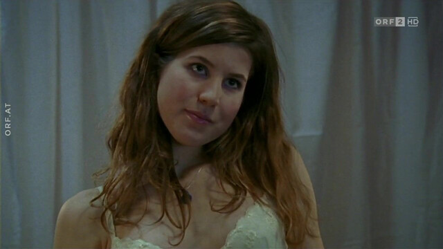 Nora Heschl nude - Oben ohne s01e04 (2007)