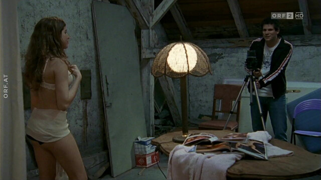Nora Heschl nude - Oben ohne s01e04 (2007)