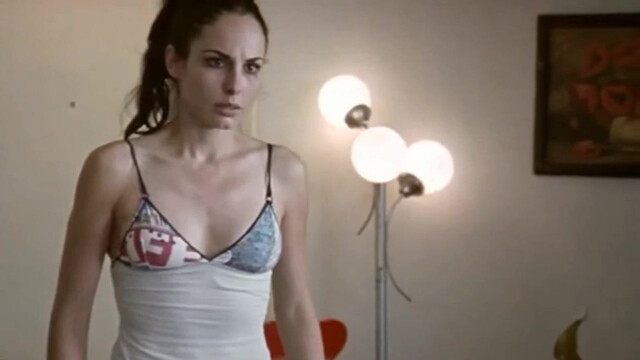 Ana Serradilla sexy - Sexo, amor y otras perversiones (2006)