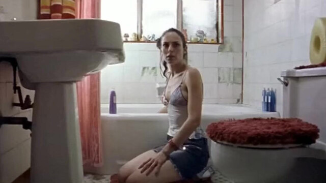 Ana Serradilla sexy - Sexo, amor y otras perversiones (2006)