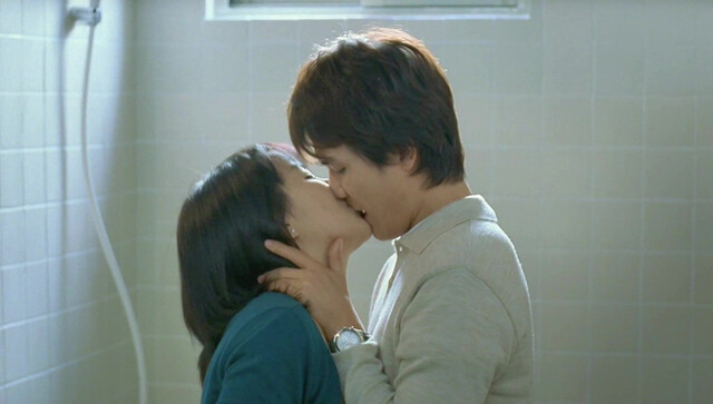 Uhm Jung-hwa nude - Marriage is a Crazy Thing (2002)