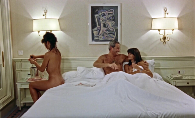 Arancha Del Sol nude, Natalia Estrada nude - Aquí, el que no Corre... Vuela (1992)