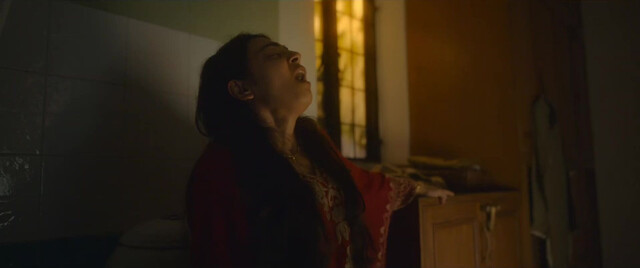 Radhika Apte sexy, Sauraseni Maitra sexy - Saali Mohabbat (2025)