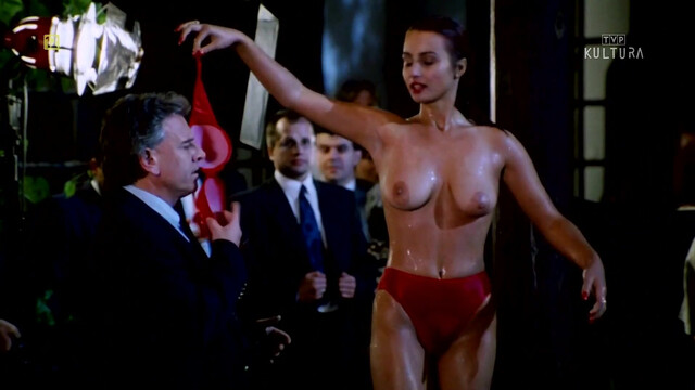 Gabriela Kownacka nude, Joanna Brodzik nude, Malgorzata Gudejko nude - Dzieci i ryby (1996)