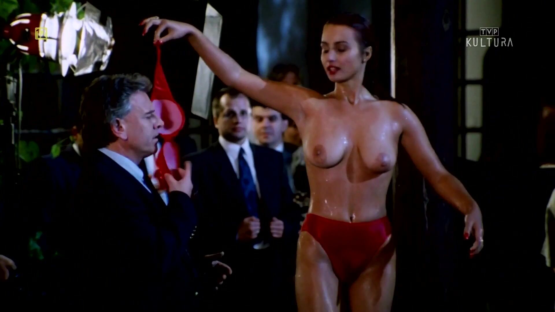 Gabriela Kownacka nude, Joanna Brodzik nude, Malgorzata Gudejko nude - Dzieci i ryby (1996)