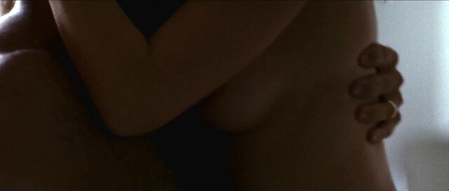 Alessandra Negrini nude - The Silver Cliff (O Abismo Prateado) (2011)