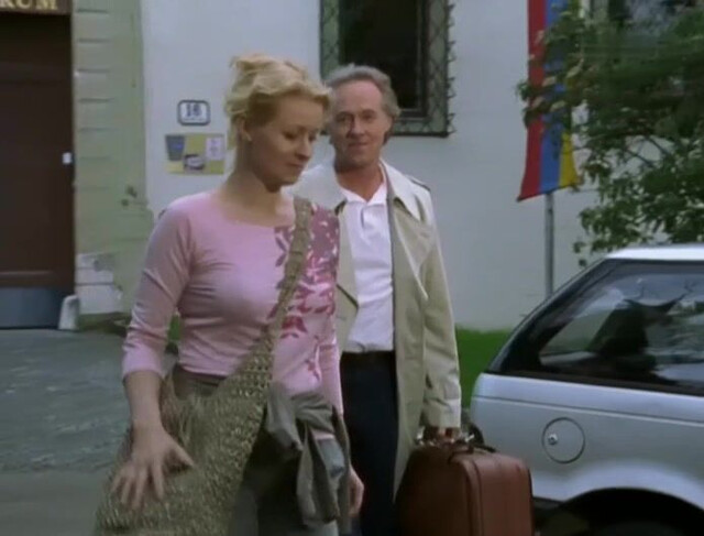 Petra Morze sexy - Schlosshotel Orth s08e03 (2003)