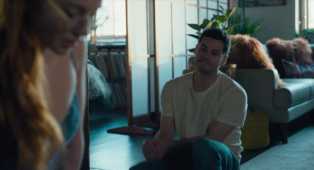 Aisling Franciosi sexy - Twinless (2025)