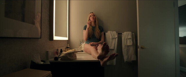 Sydney Sweeney nude, Amanda Seyfried sexy - The Housemaid (2025)