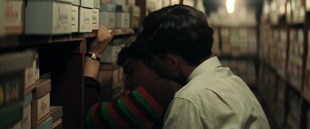 Odessa A'zion sexy, Gwyneth Paltrow sexy - Marty Supreme (2025)