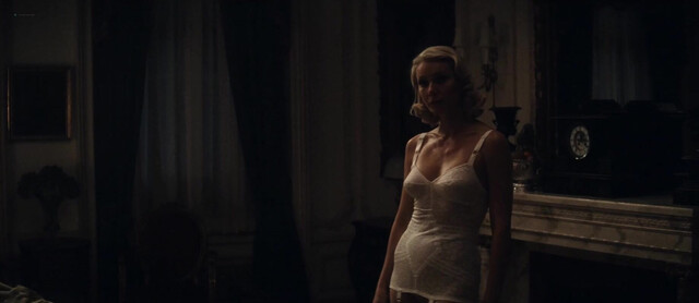 Odessa A'zion sexy, Gwyneth Paltrow sexy - Marty Supreme (2025)