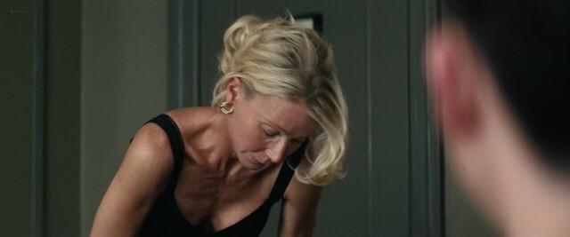 Odessa A'zion sexy, Gwyneth Paltrow sexy - Marty Supreme (2025)