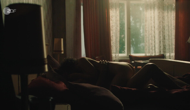 Friederike Becht nude - Im Rausch (2024)