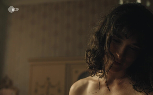 Friederike Becht nude - Im Rausch (2024)
