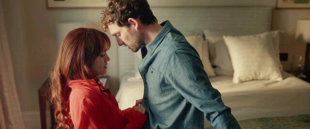 Robin Wright sexy, Olivia Cooke sexy - The Girlfriend s01e01 (2025)