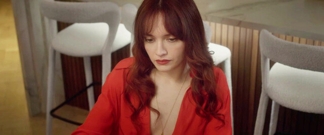 Robin Wright sexy, Olivia Cooke sexy - The Girlfriend s01e01 (2025)
