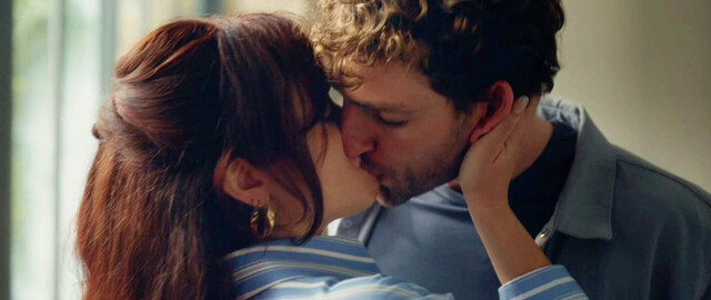 Robin Wright sexy, Olivia Cooke sexy - The Girlfriend s01e01 (2025)