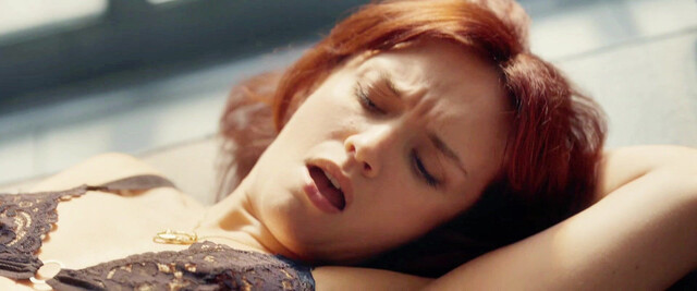 Robin Wright sexy, Olivia Cooke sexy - The Girlfriend s01e01 (2025)