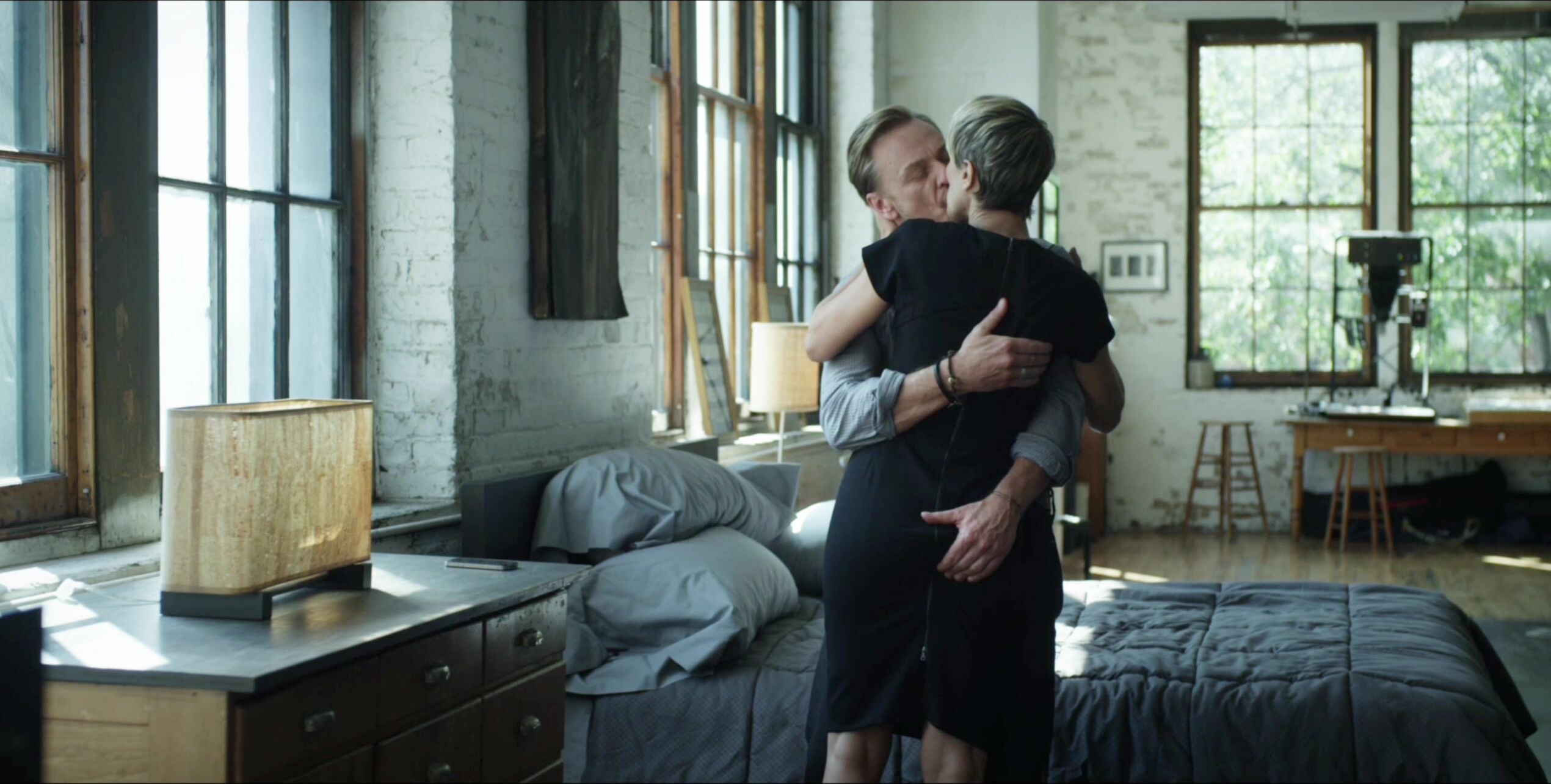 Robin Wright sexy - House of cards s01e06, e10 (2013)