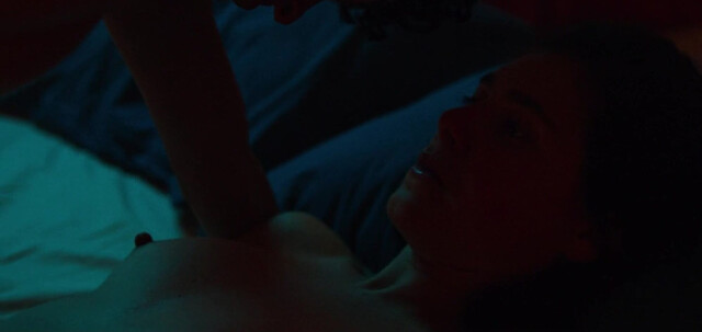 Jouman Fattal nude, Hanna van Vliet nude - Anne+ (2021)