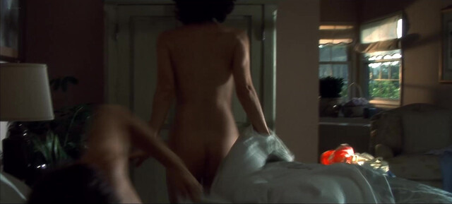 Mary Steenburgen nude - Life as a House (2001)