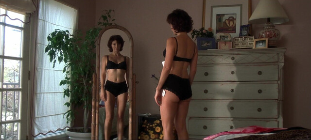 Mary Steenburgen nude - Life as a House (2001)
