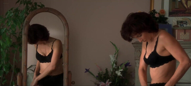 Mary Steenburgen nude - Life as a House (2001)