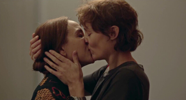 Vicky Krieps nude, Monia Chokri nude, Tallulah Cassavetti sexy - Love Me Tender (2025)