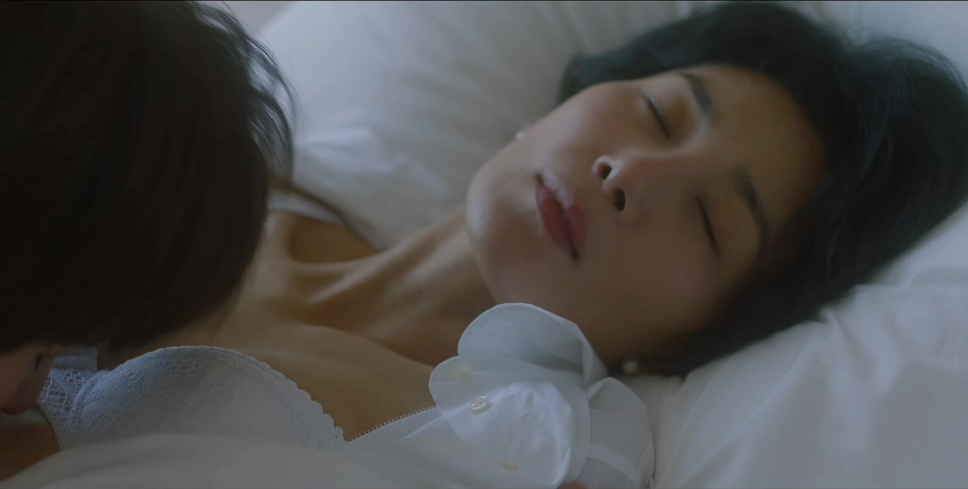 Kim Seo-hyung sexy - Pale Moon e04 (2023)