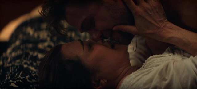 Rachel Weisz sexy - Vladimir s01e08 (2026)