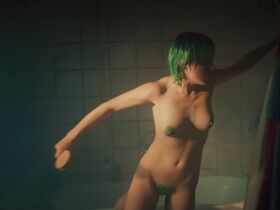 Sarah Short nude - Clorofilla (2023)