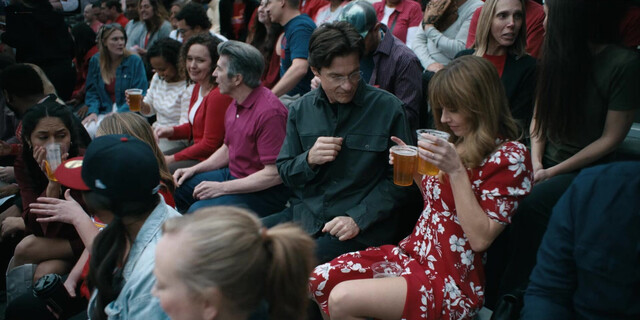 Linda Cardellini sexy - DTF St. Louis s01e02 (2026)