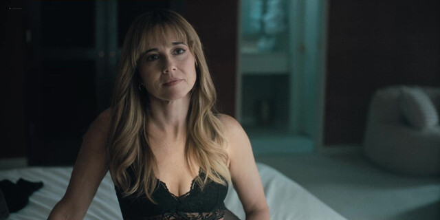 Linda Cardellini sexy - DTF: St. Louis s01e03 (2026)