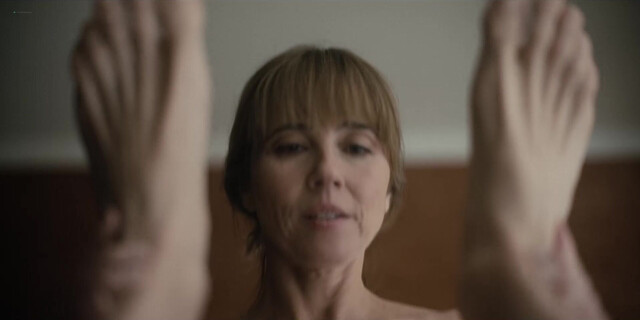 Linda Cardellini sexy - DTF: St. Louis s01e03 (2026)