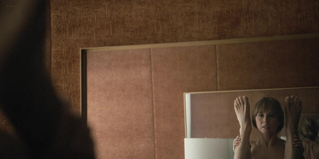 Linda Cardellini sexy - DTF: St. Louis s01e03 (2026)