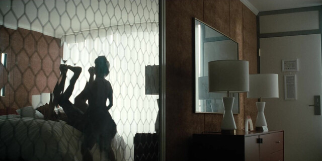 Linda Cardellini sexy - DTF: St. Louis s01e03 (2026)