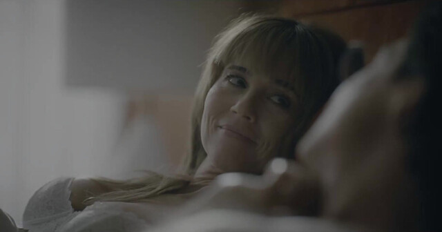 Linda Cardellini sexy - DTF: St. Louis s01e03 (2026)