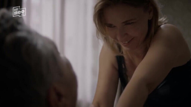 Tina Ruland sexy - Blockbustaz s02e11 (2018)