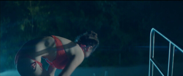 Amelie Herres sexy – 14,74 oder Das Streben nach Mittelmäßigkeit (2017)