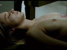 Bernadette Heerwagen nude – Hinter blinden Fenstern (2009)