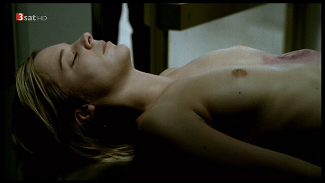 Bernadette Heerwagen nude – Hinter blinden Fenstern (2009)