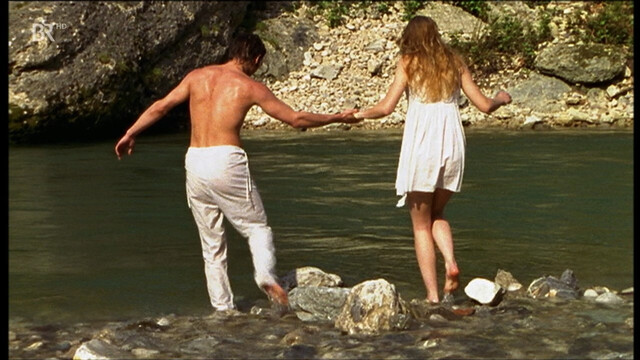 Bernadette Heerwagen nude – Das ewige Lied (1997)