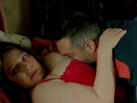 Emilie Gavois-Kahn sexy – Les barbares (2024)