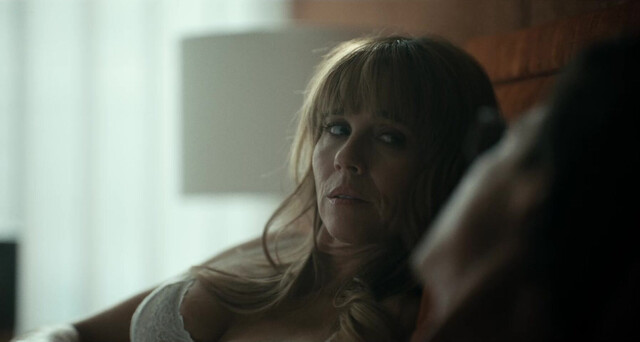 Linda Cardellini - DTF: St.Louis s01e04-06 (2026)