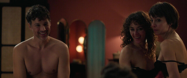 Julia Koschitz sexy, Lucía Barrado sexy - Der Vierer (2024)