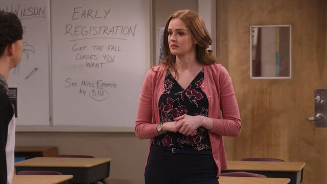 Maggie Geha sexy - Mr. Iglesias s01e02 (2019)