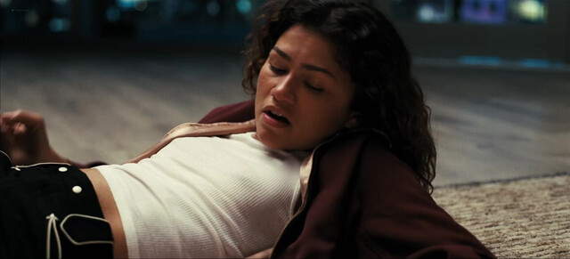 Bella Podaras sexy, Sydney Sweeney nude, Zendaya sexy, Alexa Demie sexy, Chloe Cherry nude, Hunter Schafer sexy, etc - Euphoria s03e02 (2026)